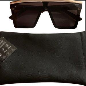 Quay hindsight sunglasses new with tags and case